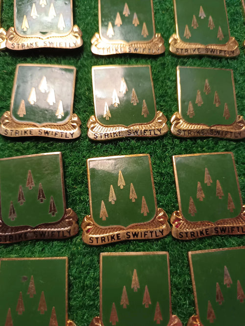 70th Armor Regiment Panzer Einheit Anstecknadel Pin (Strike Swiftly) US Army