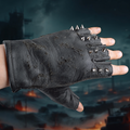 Gealterter Endzeit-Nietenhandschuh aus schwarzem Leder – Handrücken