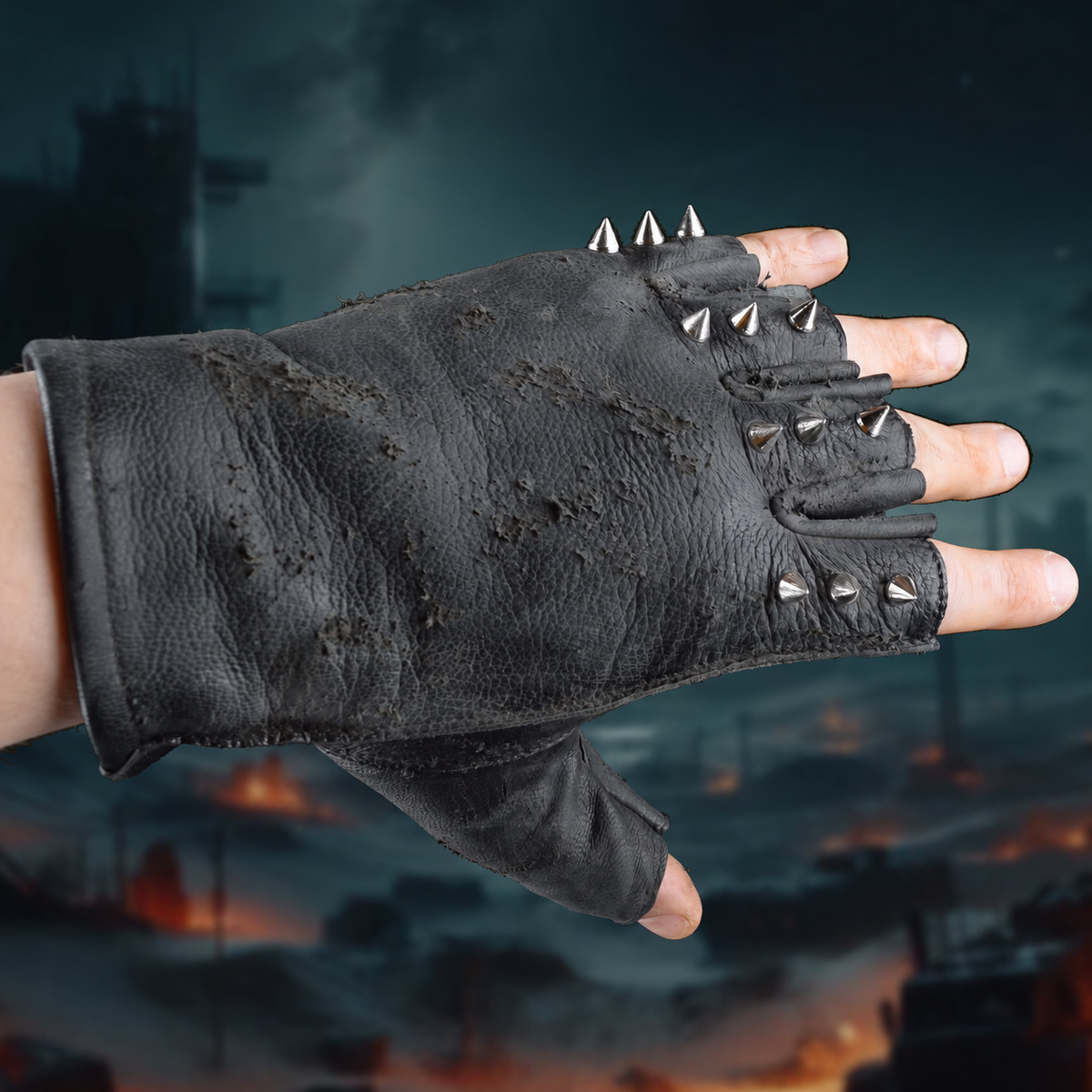 Gealterter Endzeit-Nietenhandschuh aus schwarzem Leder – Handrücken