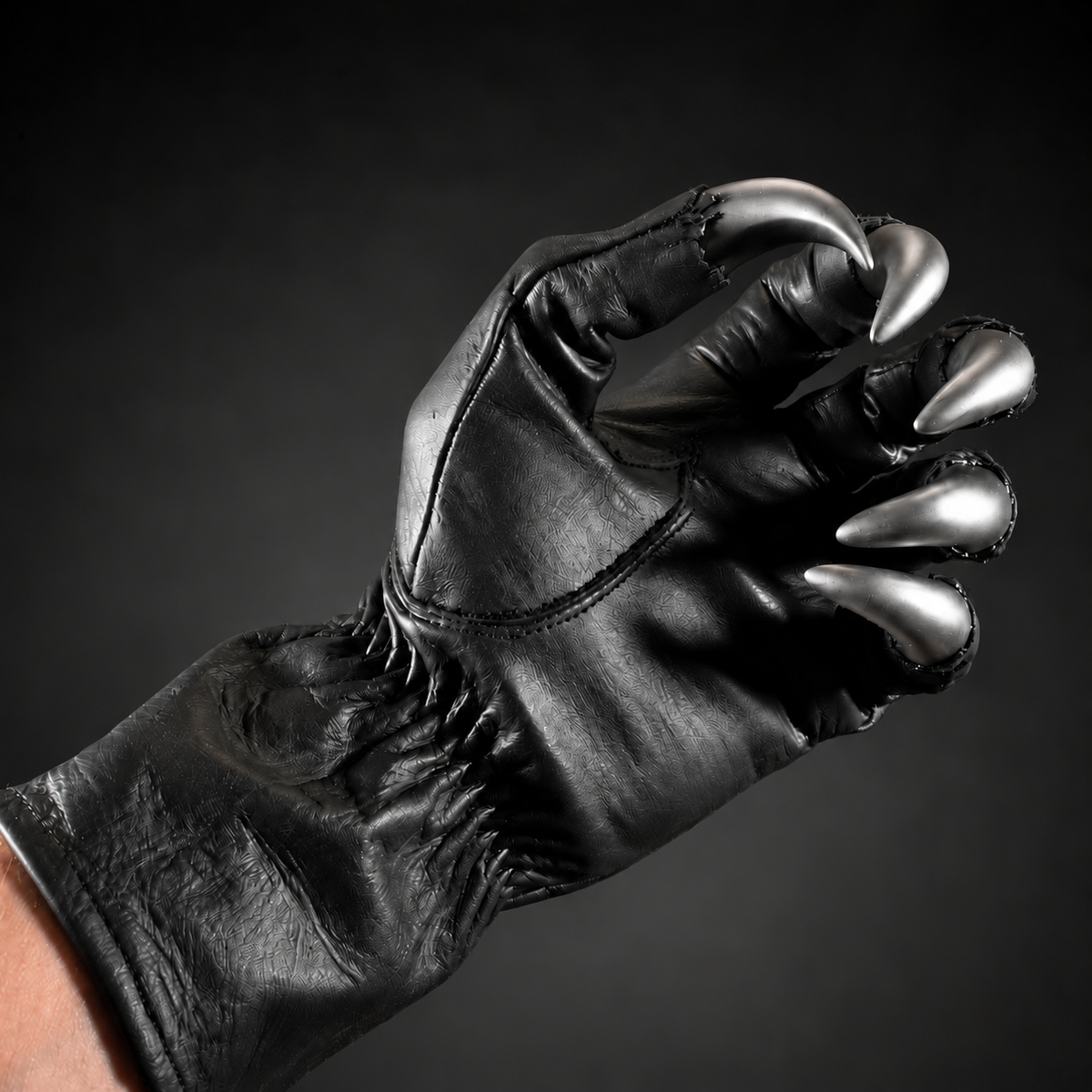 Krallenhandschuh V2 mit silberfarbenen PVC-Krallen – Handfläche