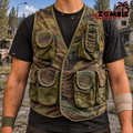 Woodland Tactical Weste – Vorderansicht mit Zombie-Summer-Logo als Survivor-Kostüm mit leicht zerrissenem Shirt und Armwickeln